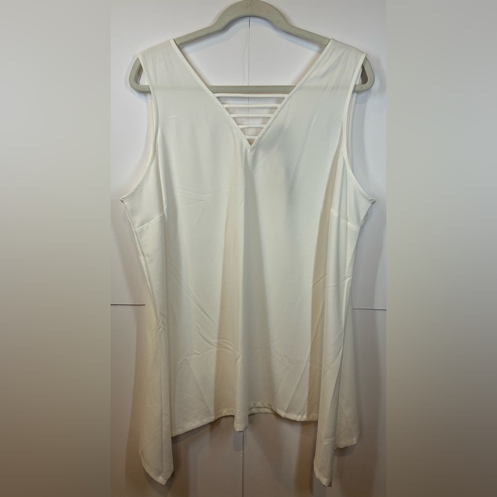 NWT Lane Bryant Women’s White Sleeveless Blouse Lattice V-neck Cage Front Sz 18